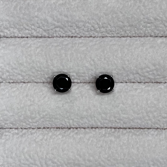 E018 | Onyx Stud Earrings - Picture 1 of 4
